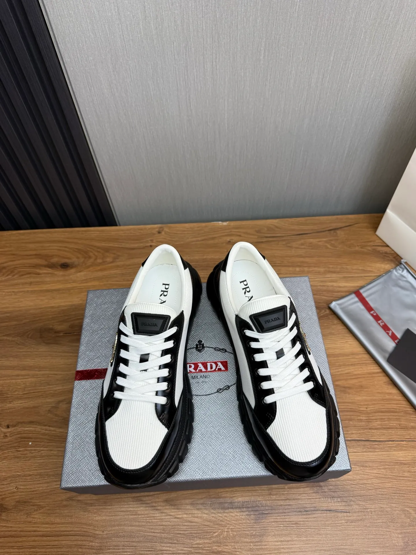 Men's shoes 💰580💰 [PRADA] Popular men's shoes shipped 👏Official website synchronization ⬆️Original cowhide fabric + cowhide lining, 1⃣️:1⃣️reproduction, original sole, 38-45 (45. Customized, non-refundable)
